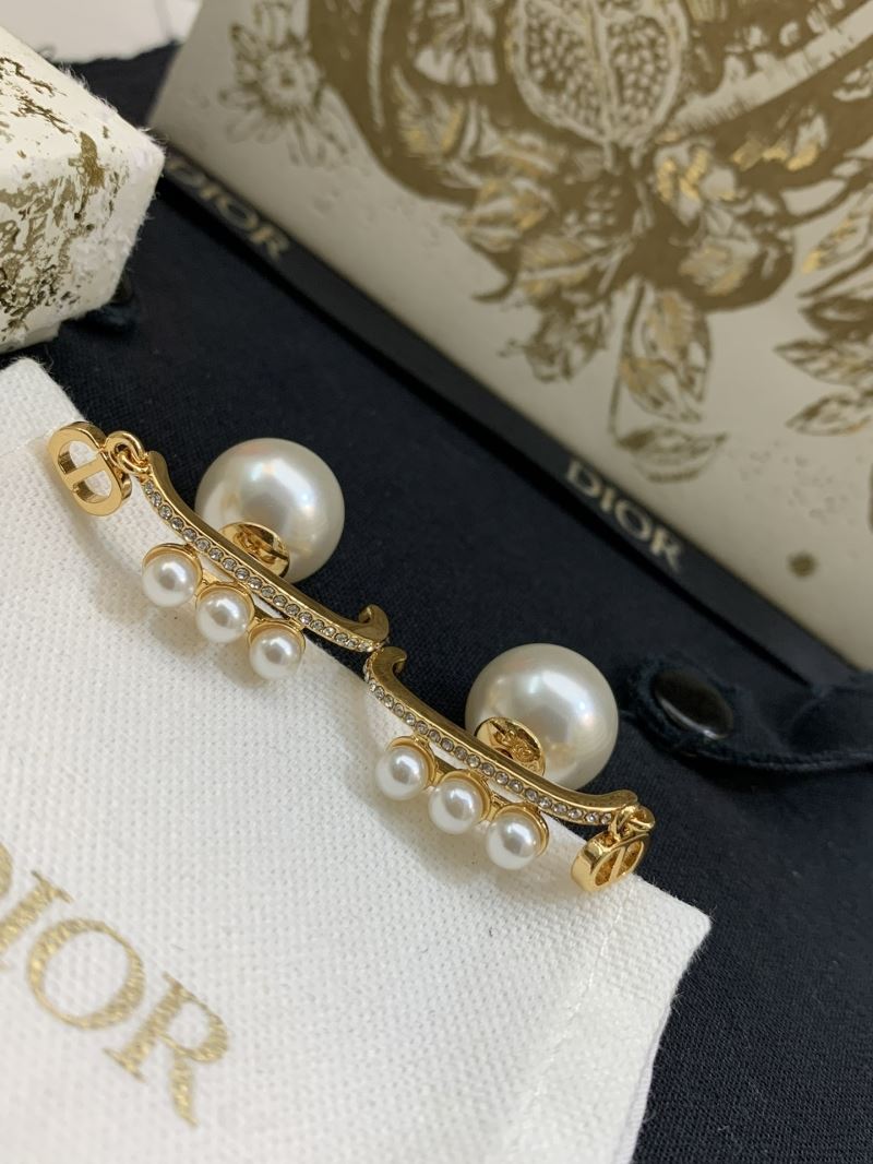 chr1st1an D10r earrings
